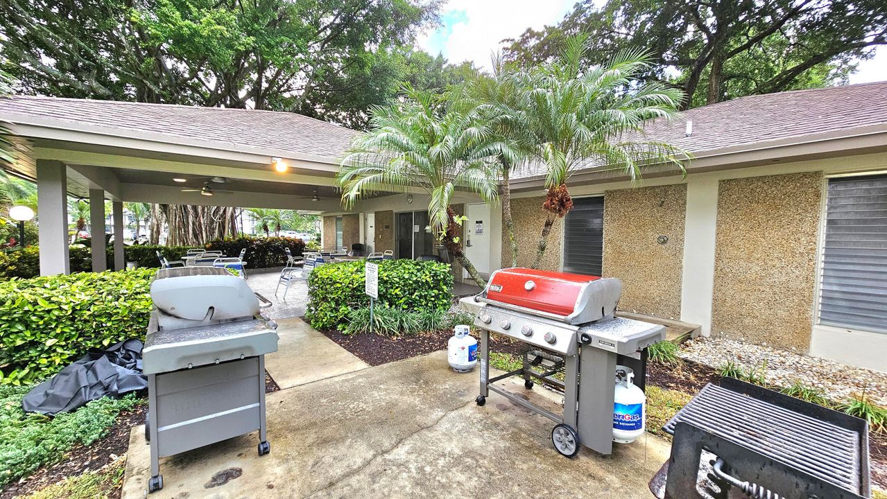 For Sale: $349,500 (3 beds, 2 baths, 1716 Square Feet)