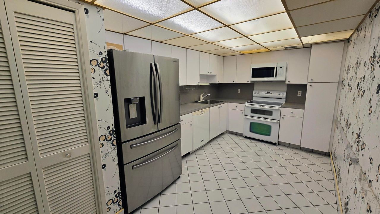 For Sale: $349,500 (3 beds, 2 baths, 1716 Square Feet)