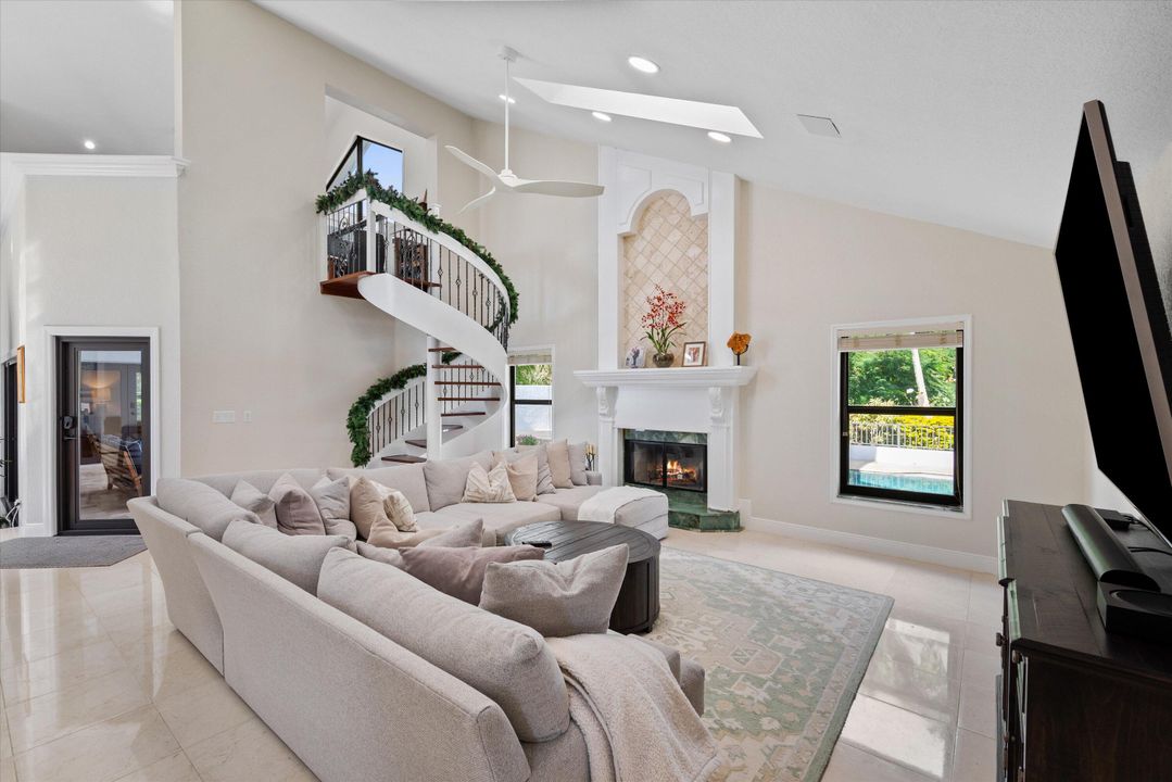 На продажу: $2,295,000 (5 спален, 5 ванн, 3582 Квадратных фут)