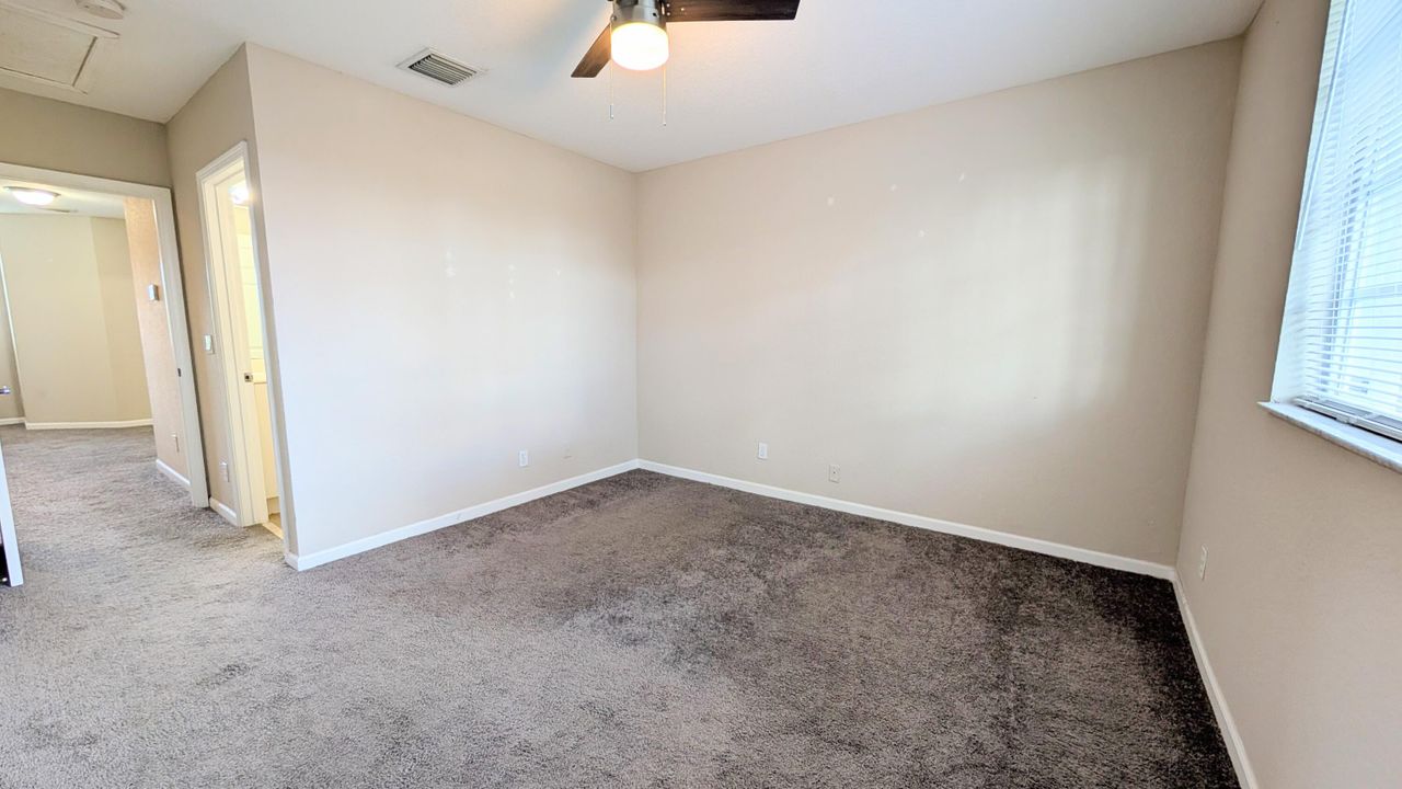 待售: $245,000 (2 贝兹, 2 浴室, 1261 平方英尺)