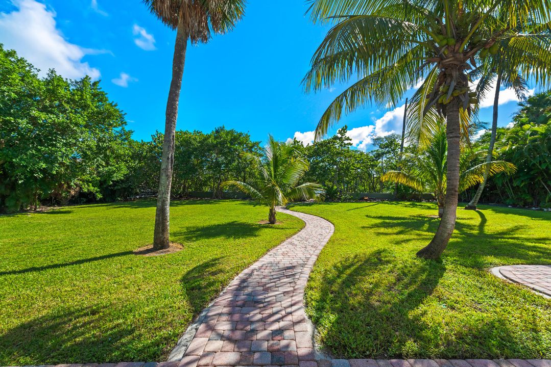 En Renta: $14,000 (4 camas, 3 baños, 2530 Pies cuadrados)