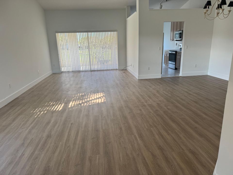 出租: $3,500 (3 贝兹, 2 浴室, 1666 平方英尺)