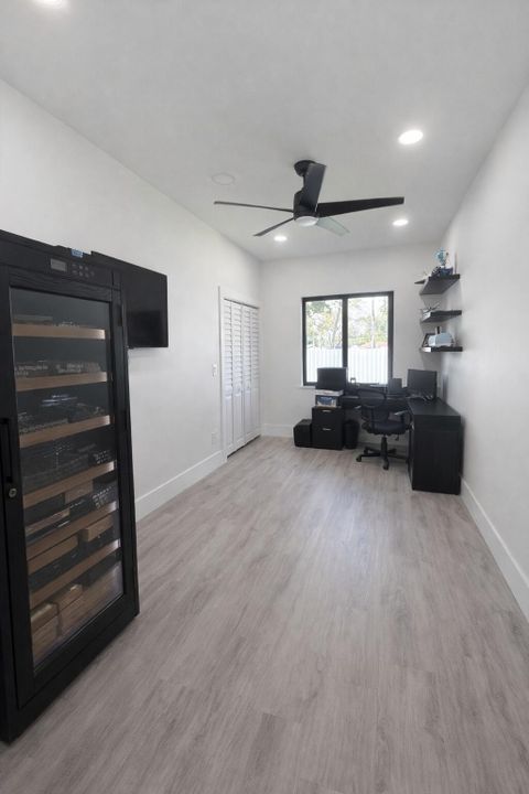 For Sale: $1,680,000 (6 beds, 4 baths, 3300 Square Feet)