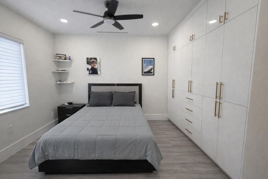 For Sale: $1,680,000 (6 beds, 4 baths, 3300 Square Feet)