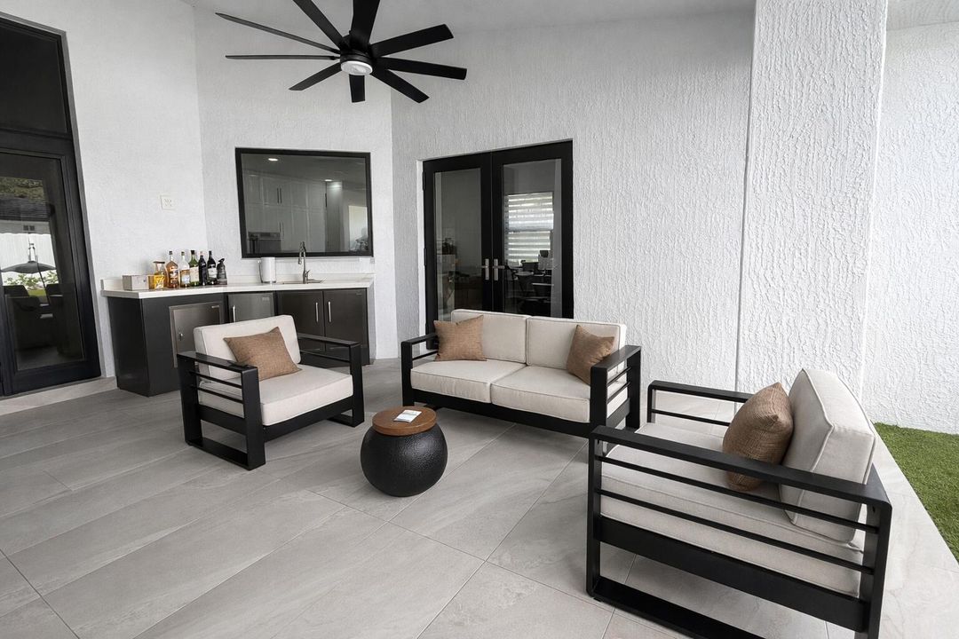 For Sale: $1,680,000 (6 beds, 4 baths, 3300 Square Feet)