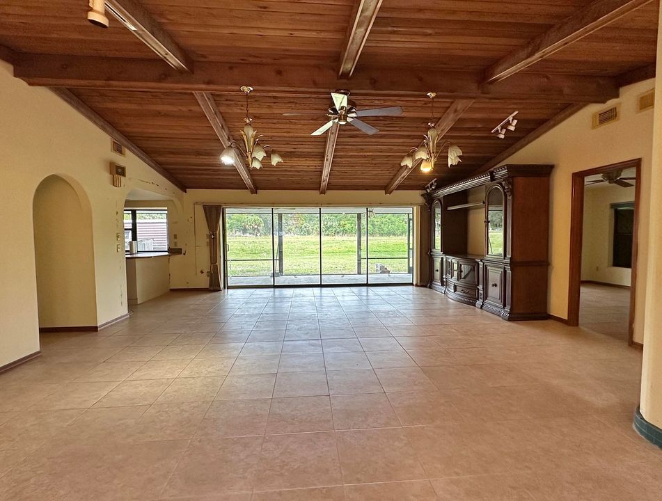 待售: $319,900 (2 贝兹, 2 浴室, 1588 平方英尺)