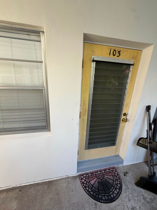 На продажу: $127,000 (1 спален, 1 ванн, 747 Квадратных фут)