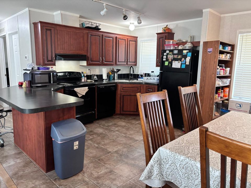 For Sale: $90,000 (2 beds, 2 baths, 1200 Square Feet)