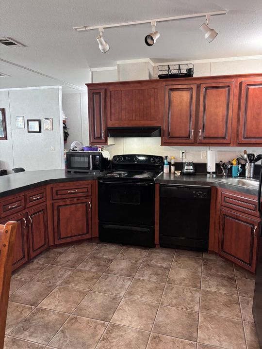 For Sale: $90,000 (2 beds, 2 baths, 1200 Square Feet)