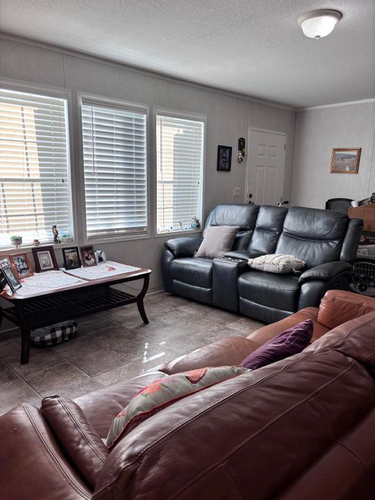 For Sale: $90,000 (2 beds, 2 baths, 1200 Square Feet)