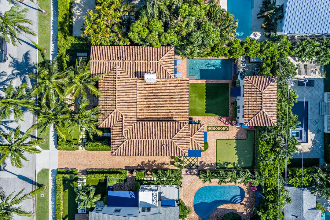 For Sale: $7,200,000 (6 beds, 4 baths, 3929 Square Feet)