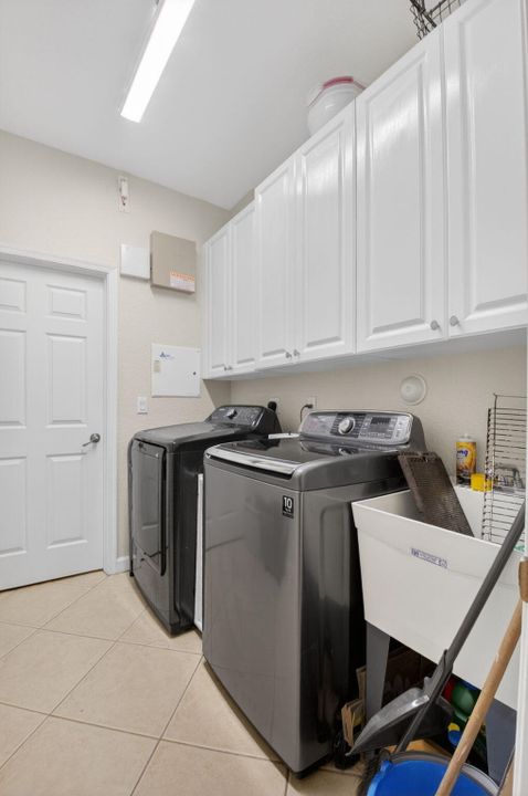 For Sale: $1,450,000 (6 beds, 4 baths, 3684 Square Feet)