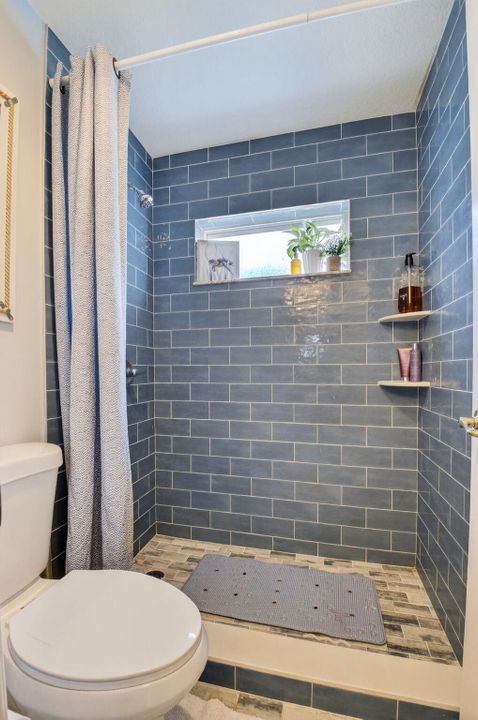 For Sale: $1,450,000 (6 beds, 4 baths, 3684 Square Feet)