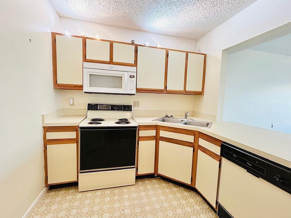 待售: $79,000 (1 贝兹, 1 浴室, 629 平方英尺)