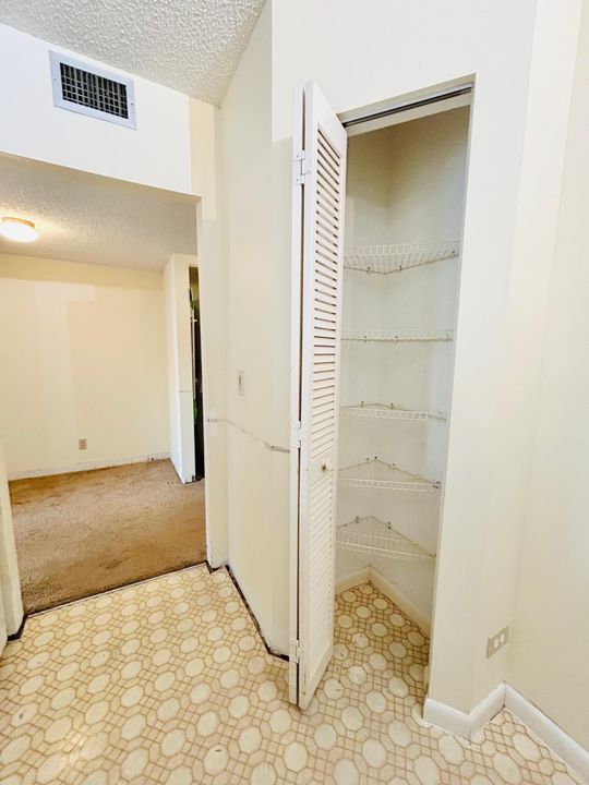 待售: $79,000 (1 贝兹, 1 浴室, 629 平方英尺)