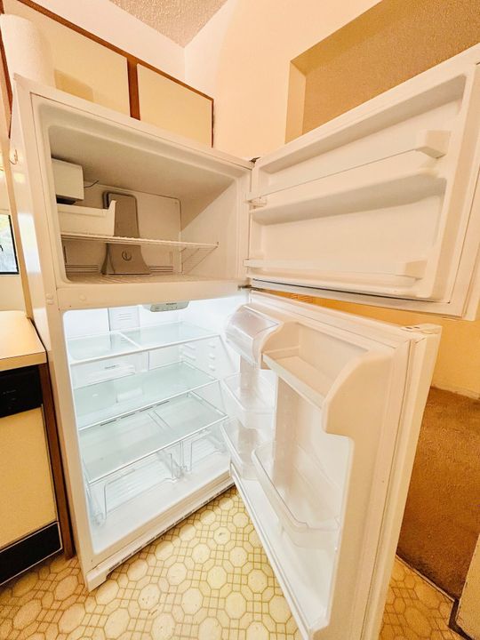 待售: $79,000 (1 贝兹, 1 浴室, 629 平方英尺)