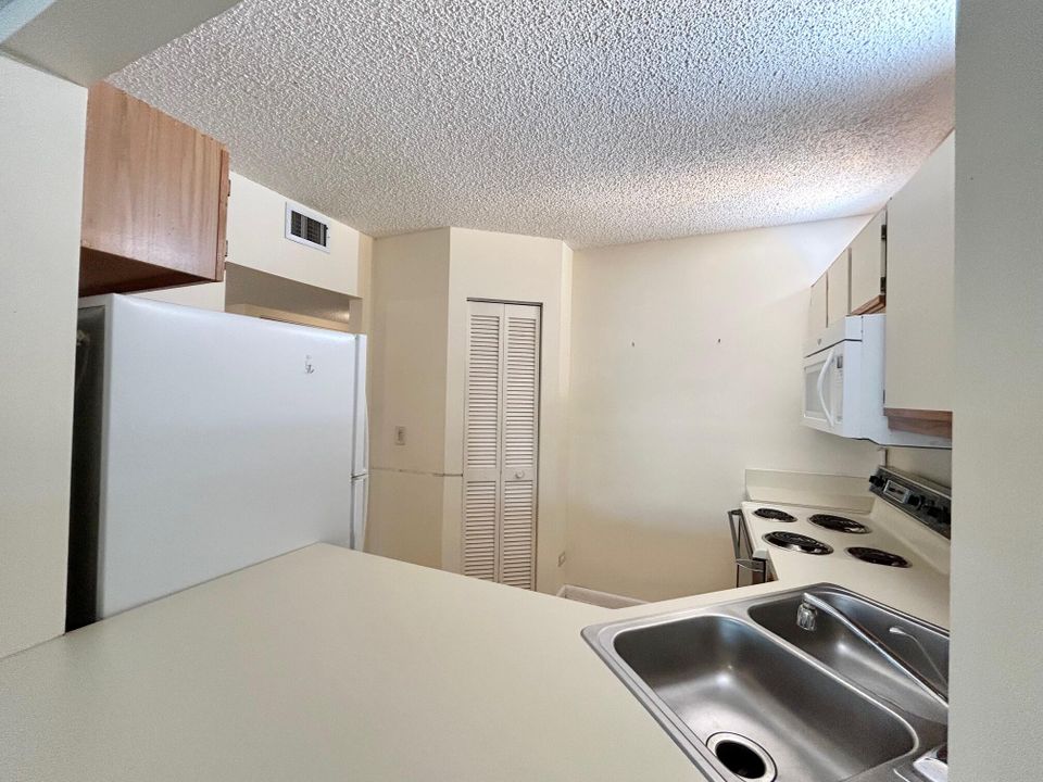 待售: $79,000 (1 贝兹, 1 浴室, 629 平方英尺)