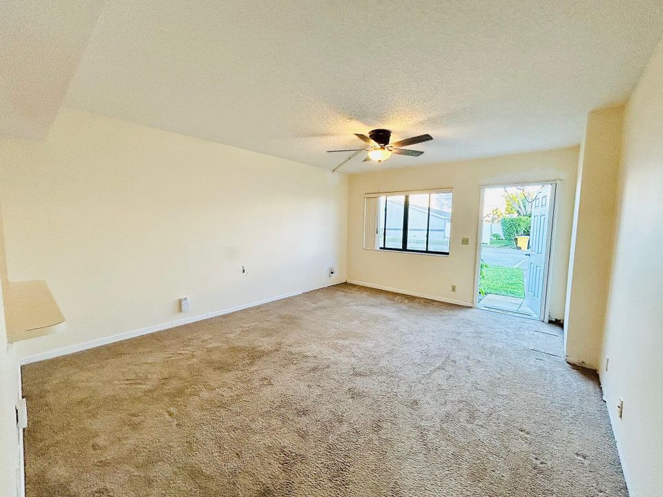 待售: $79,000 (1 贝兹, 1 浴室, 629 平方英尺)