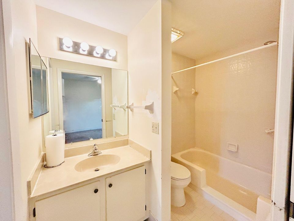 待售: $79,000 (1 贝兹, 1 浴室, 629 平方英尺)