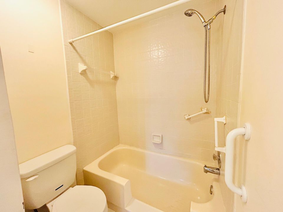 待售: $79,000 (1 贝兹, 1 浴室, 629 平方英尺)