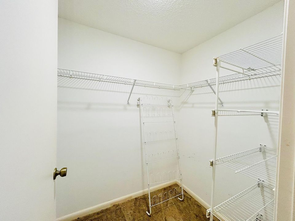 待售: $79,000 (1 贝兹, 1 浴室, 629 平方英尺)