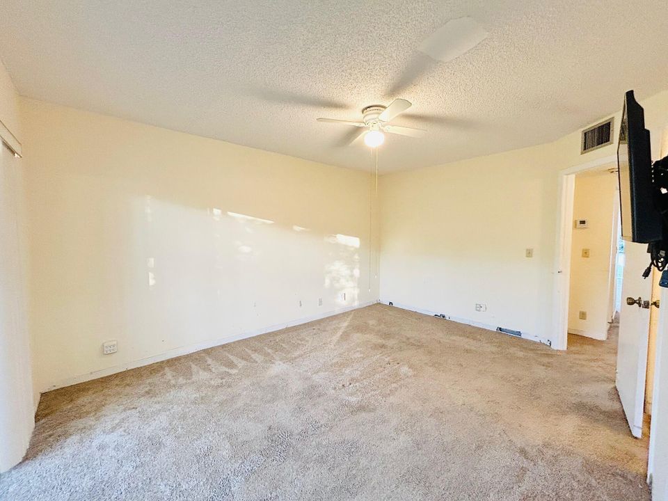 待售: $79,000 (1 贝兹, 1 浴室, 629 平方英尺)