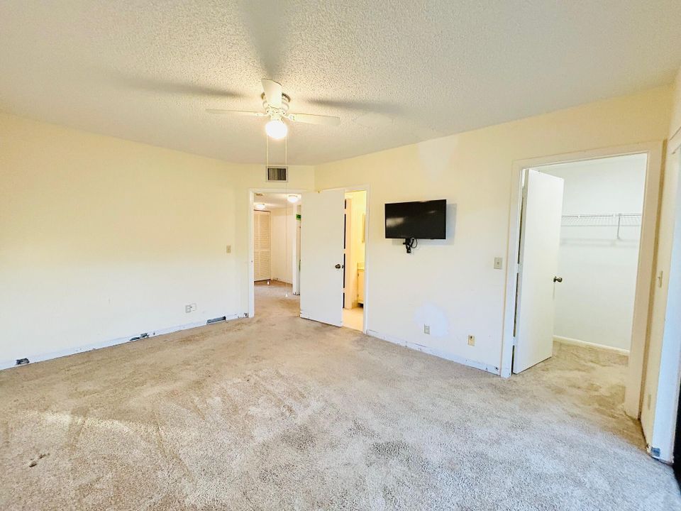 待售: $79,000 (1 贝兹, 1 浴室, 629 平方英尺)