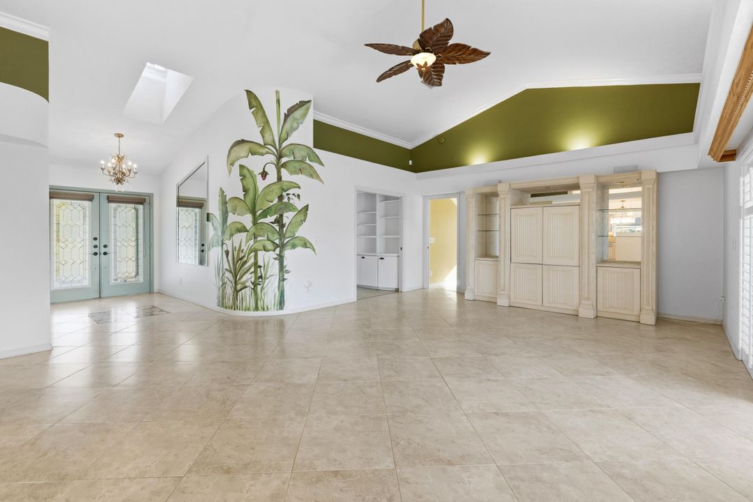 合同活跃: $649,900 (3 贝兹, 2 浴室, 1902 平方英尺)