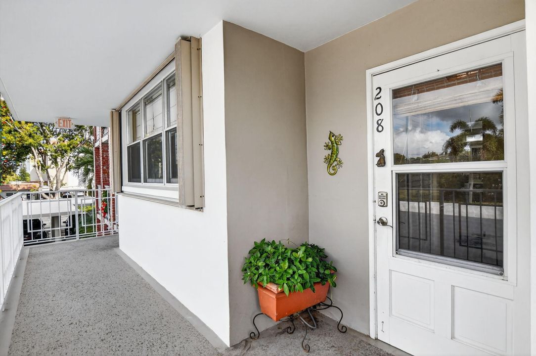 待售: $345,000 (2 贝兹, 2 浴室, 1100 平方英尺)