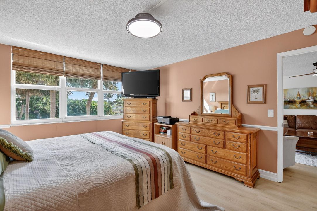 待售: $345,000 (2 贝兹, 2 浴室, 1100 平方英尺)