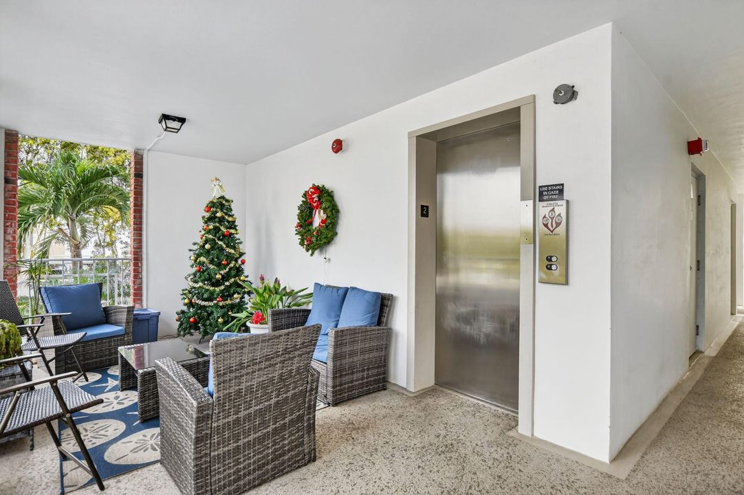 待售: $345,000 (2 贝兹, 2 浴室, 1100 平方英尺)