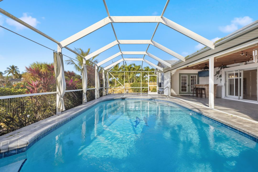 合同活跃: $649,900 (3 贝兹, 2 浴室, 1902 平方英尺)