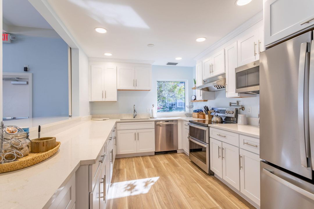 待售: $345,000 (2 贝兹, 2 浴室, 1100 平方英尺)