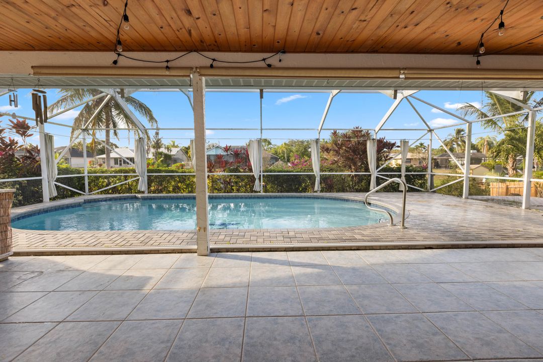 合同活跃: $649,900 (3 贝兹, 2 浴室, 1902 平方英尺)