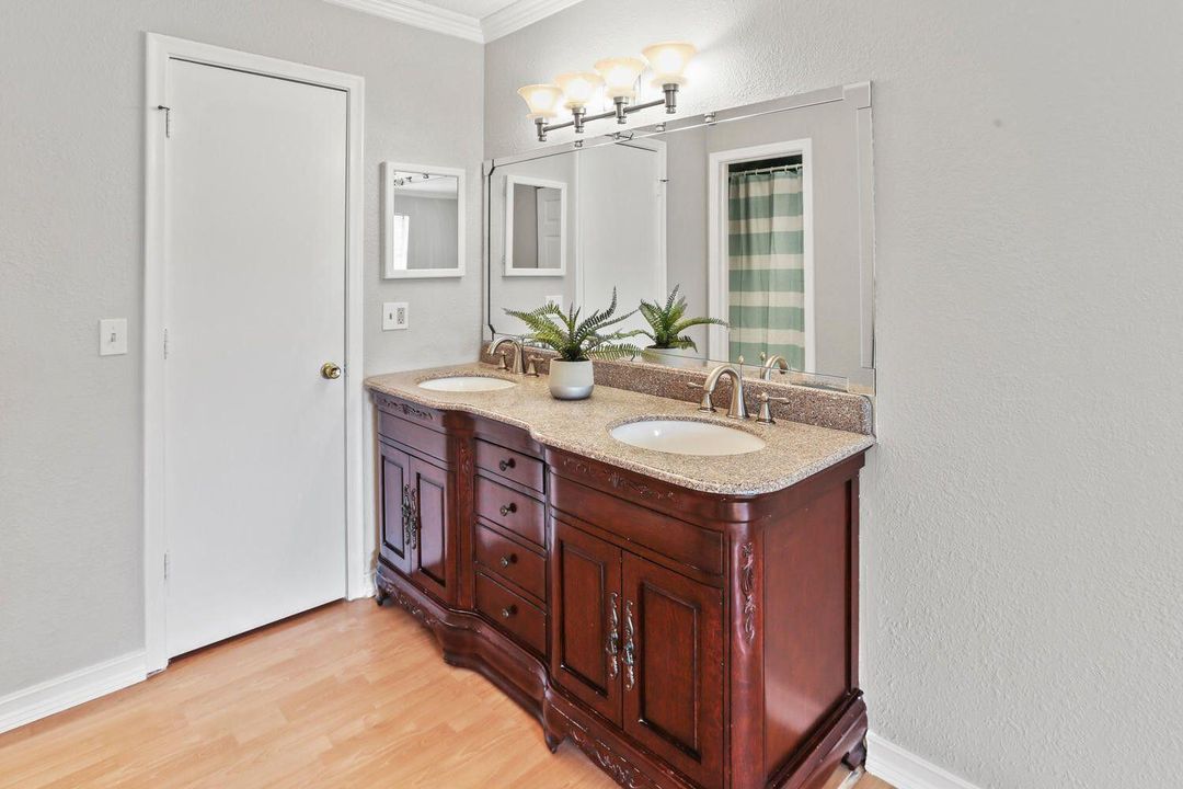 For Rent: $1,900 (2 beds, 2 baths, 1167 Square Feet)