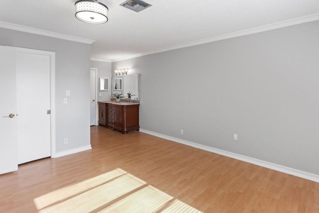 For Rent: $1,900 (2 beds, 2 baths, 1167 Square Feet)