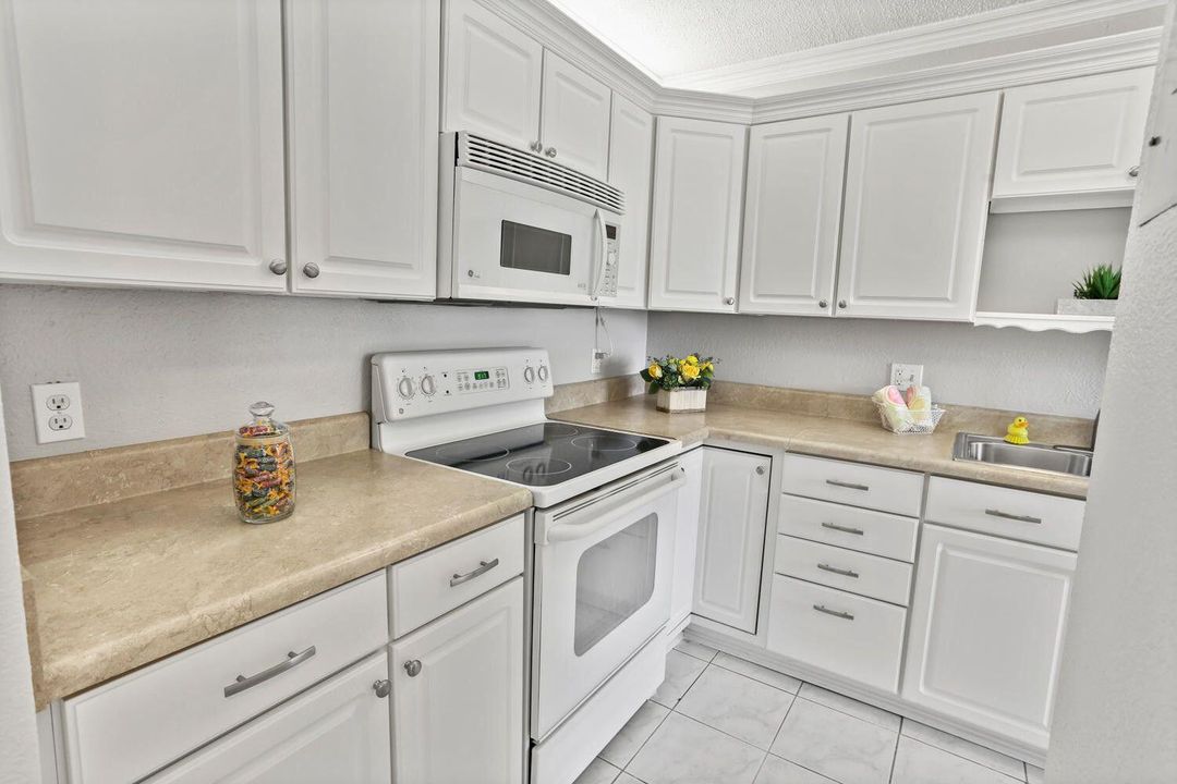 For Rent: $1,900 (2 beds, 2 baths, 1167 Square Feet)