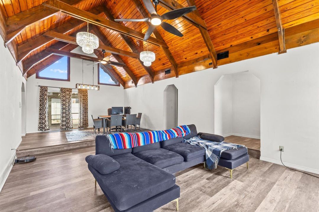 待售: $465,000 (4 贝兹, 2 浴室, 1750 平方英尺)