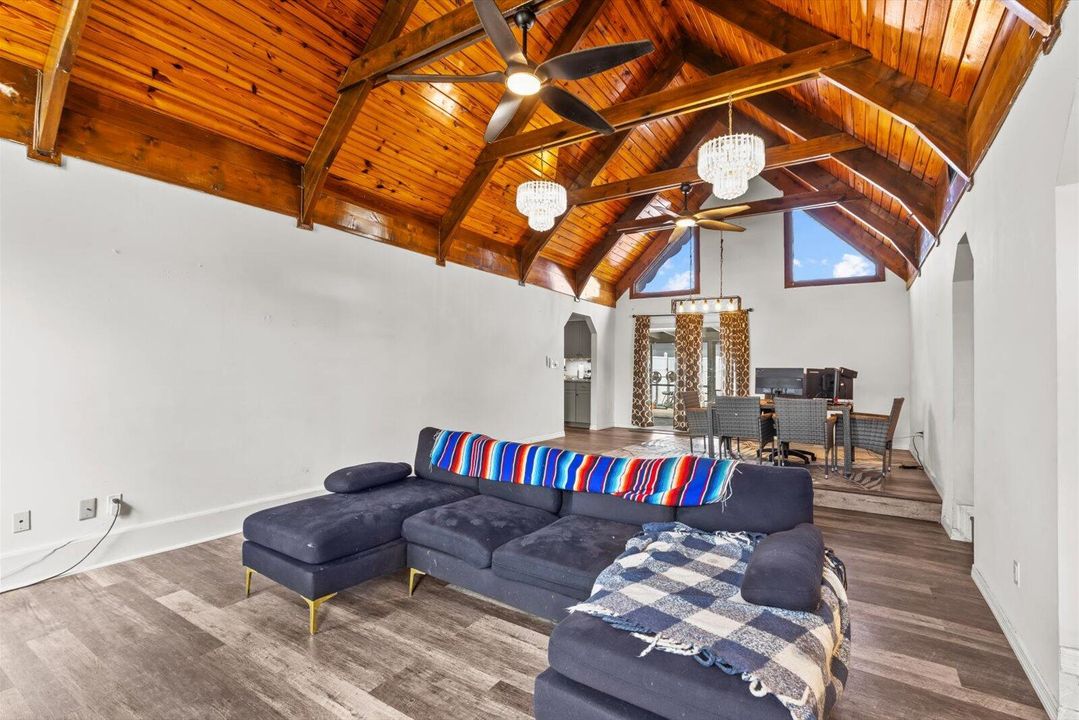 待售: $465,000 (4 贝兹, 2 浴室, 1750 平方英尺)