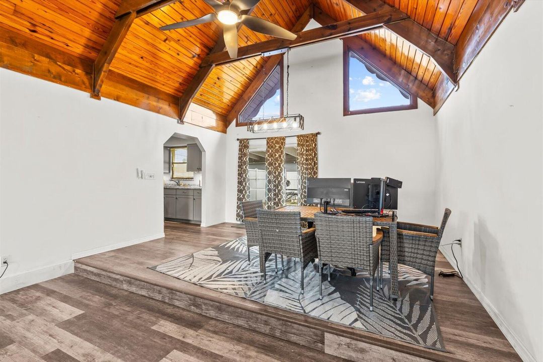 待售: $465,000 (4 贝兹, 2 浴室, 1750 平方英尺)