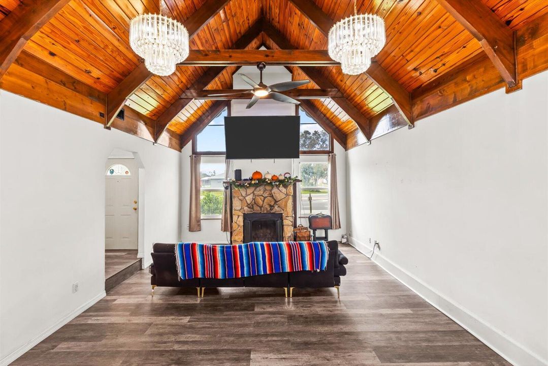 待售: $465,000 (4 贝兹, 2 浴室, 1750 平方英尺)