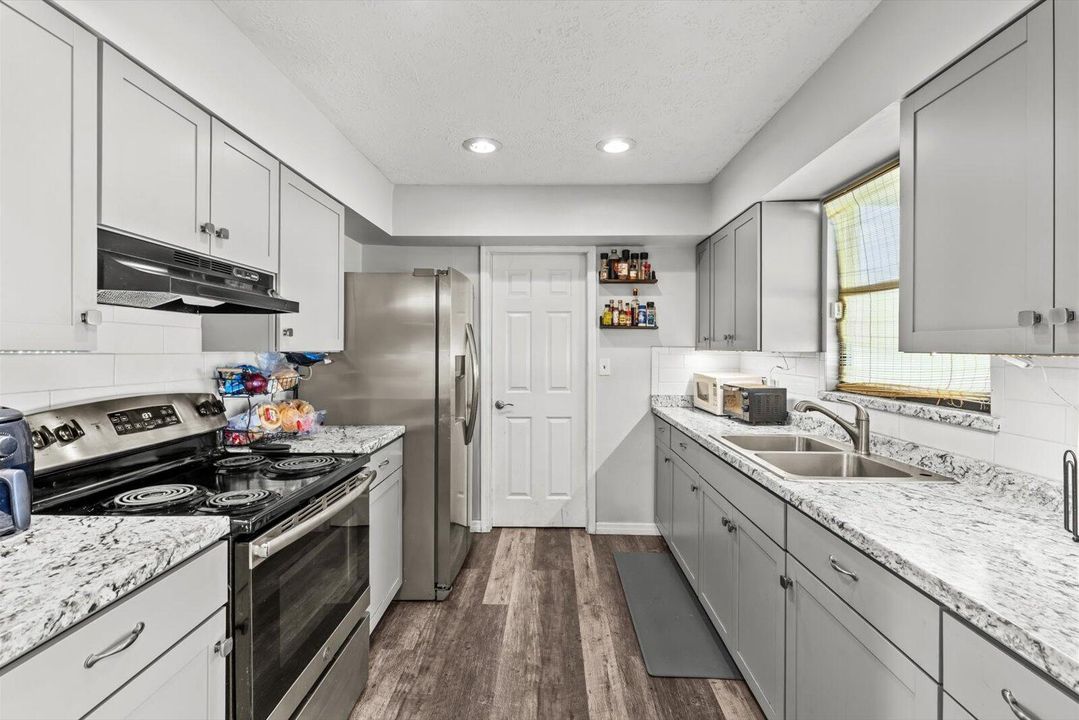 待售: $465,000 (4 贝兹, 2 浴室, 1750 平方英尺)