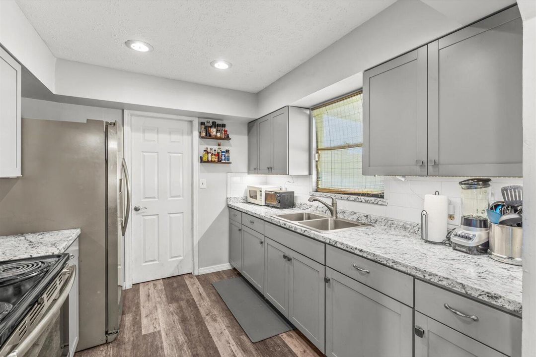 待售: $465,000 (4 贝兹, 2 浴室, 1750 平方英尺)