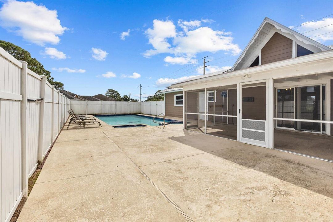 待售: $465,000 (4 贝兹, 2 浴室, 1750 平方英尺)