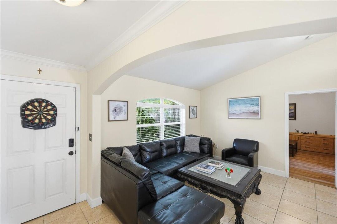 For Sale: $360,000 (4 beds, 2 baths, 1666 Square Feet)