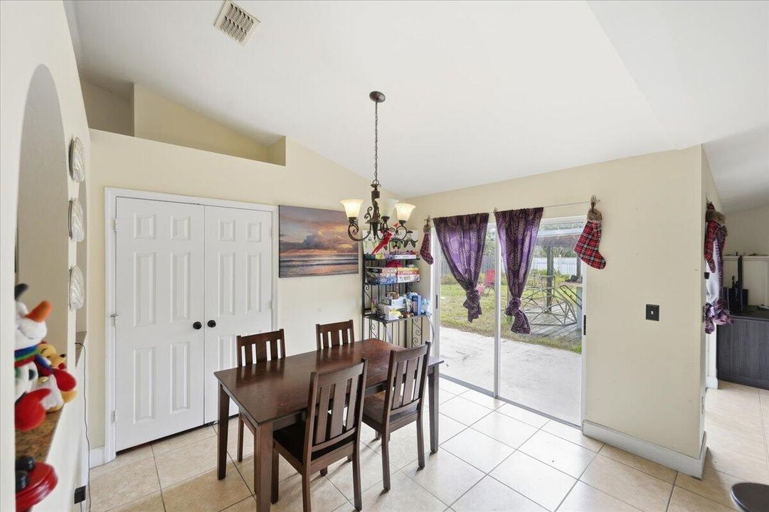 For Sale: $360,000 (4 beds, 2 baths, 1666 Square Feet)