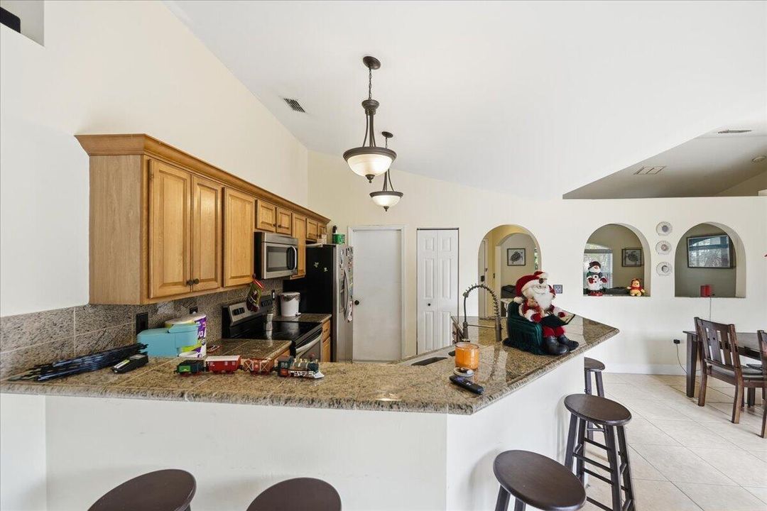 For Sale: $360,000 (4 beds, 2 baths, 1666 Square Feet)