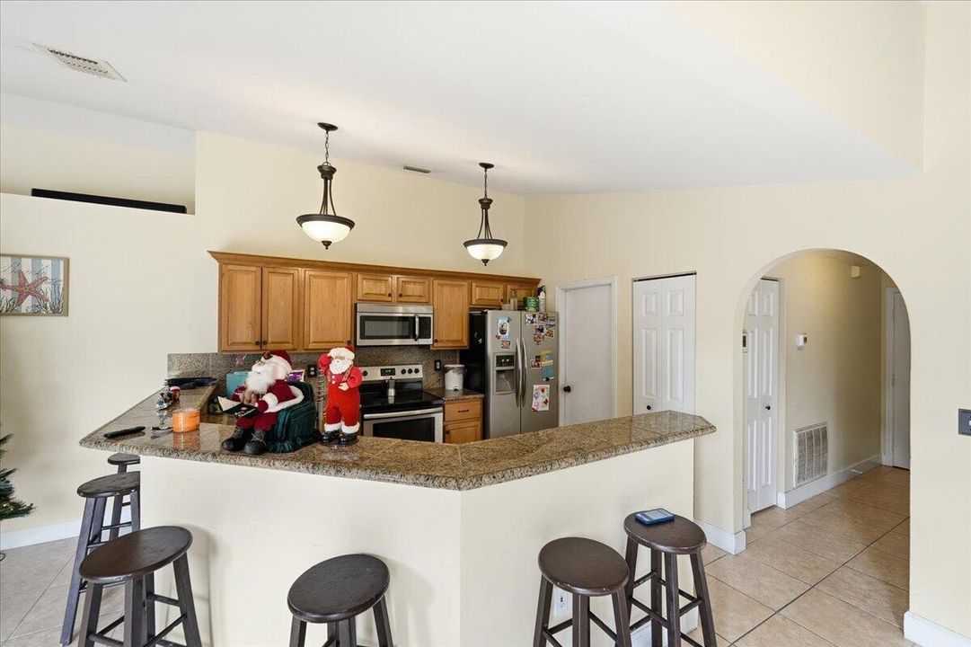 For Sale: $360,000 (4 beds, 2 baths, 1666 Square Feet)