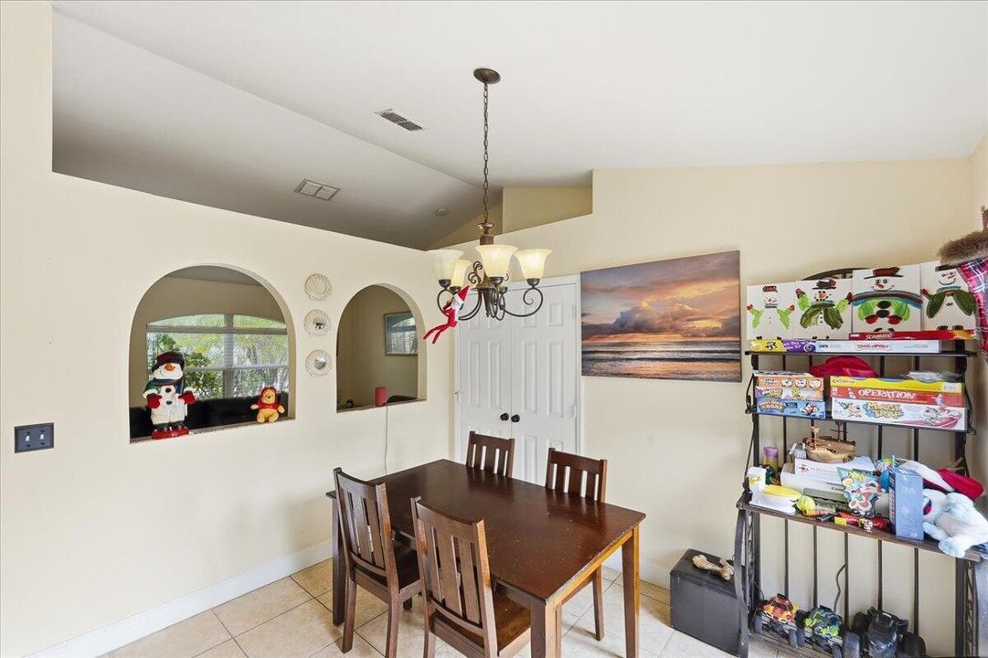 For Sale: $360,000 (4 beds, 2 baths, 1666 Square Feet)