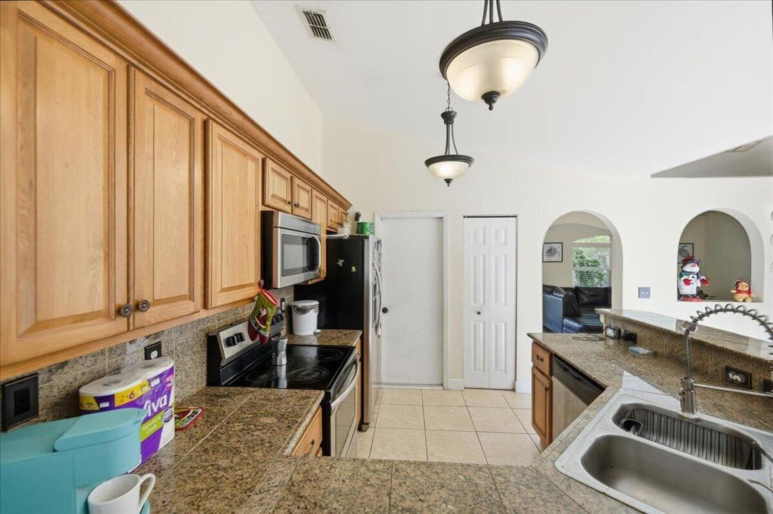 For Sale: $360,000 (4 beds, 2 baths, 1666 Square Feet)